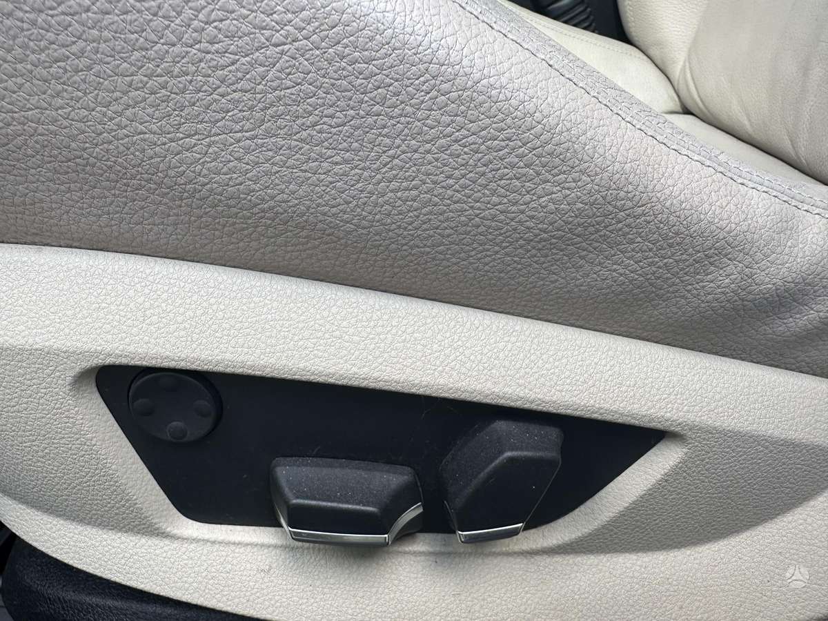 BMW 530 2011 — photo 11