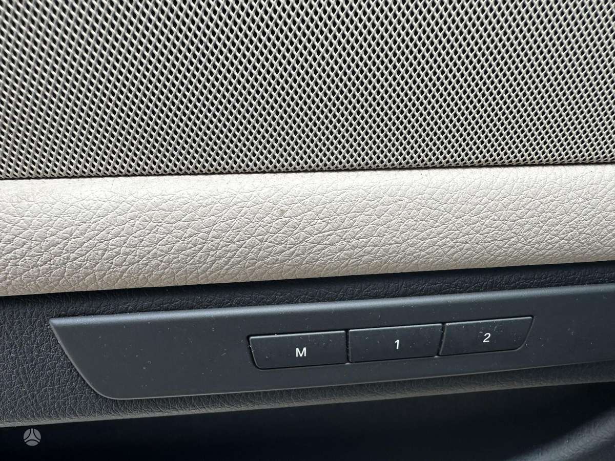 BMW 530 2011 — photo 12