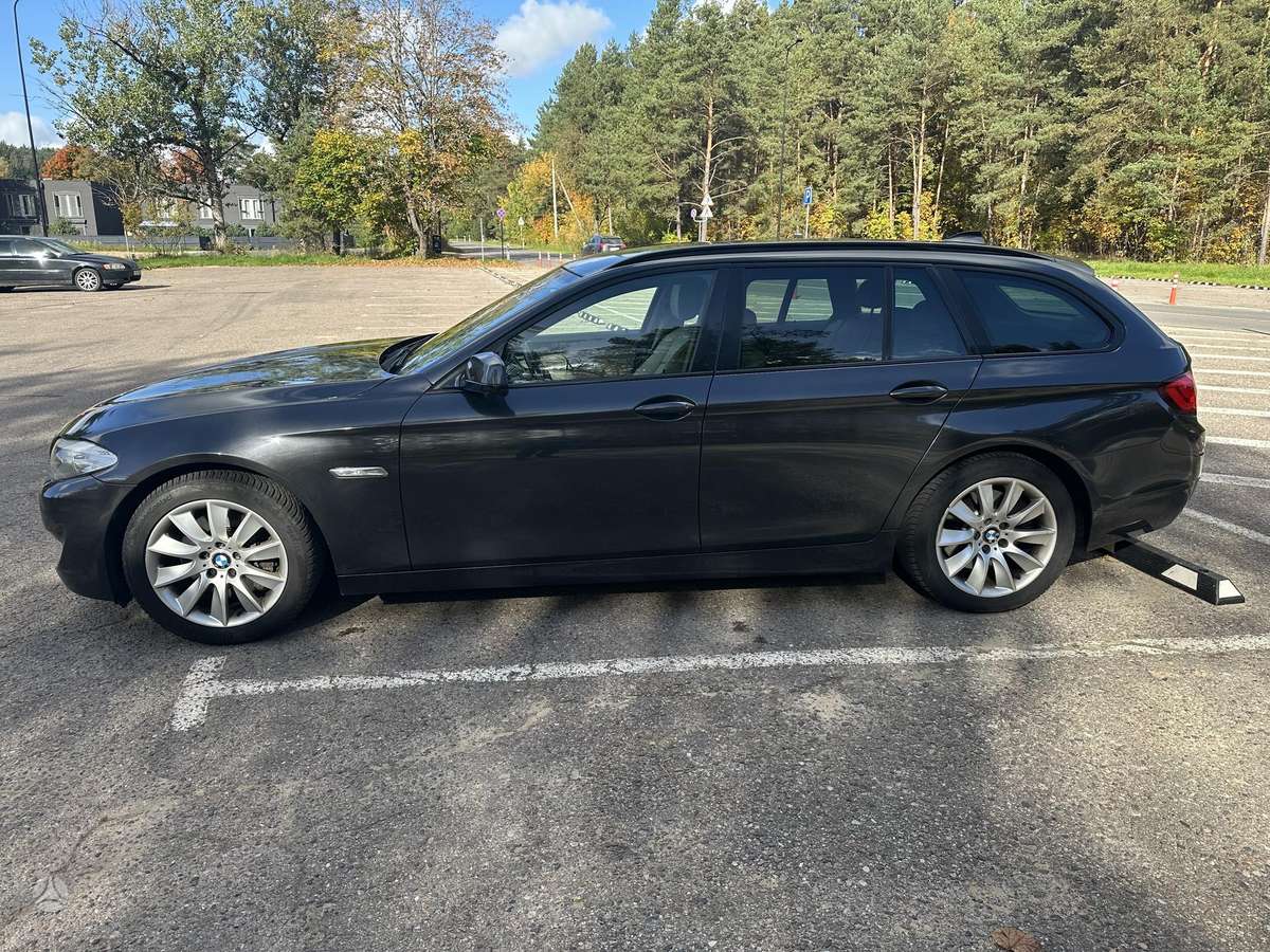 BMW 530 2011 — photo 6