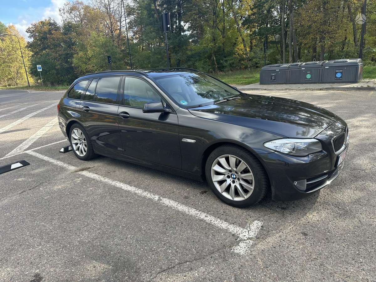 BMW 530 2011 — photo 8