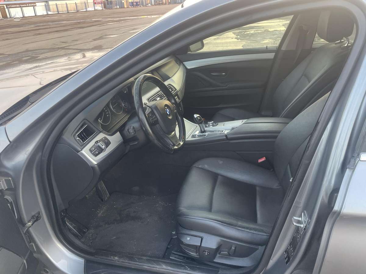 BMW 520 2012 — photo 16