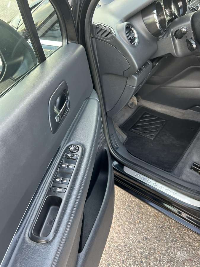 Peugeot 5008 2014 — photo 11