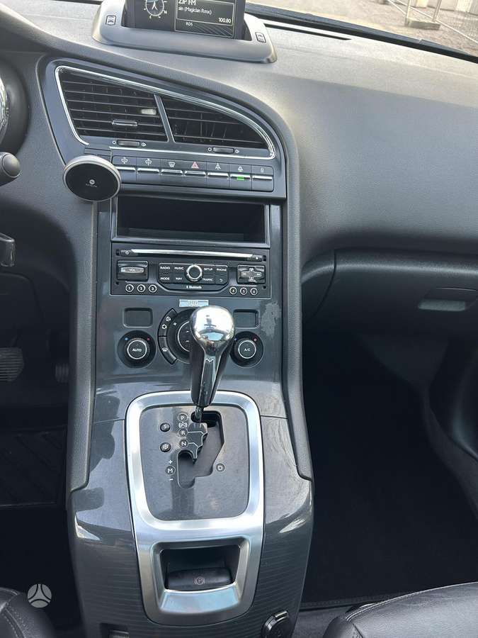 Peugeot 5008 2014 — photo 18
