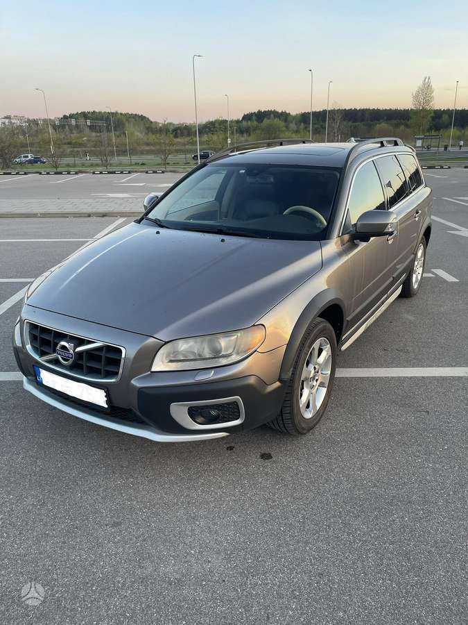 Volvo XC70 2010 — салон