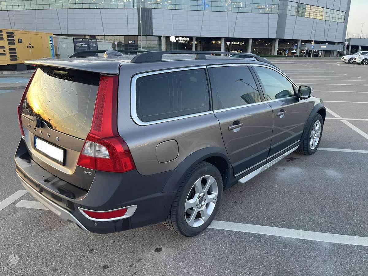 Volvo XC70 2010 — двигун 2400 cm³, 205 HP (151kW)