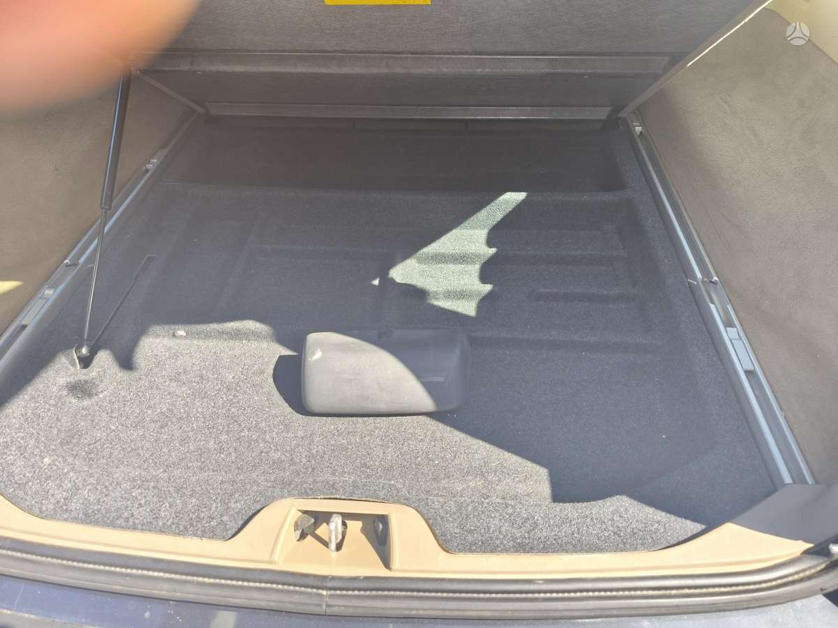 Volvo V70 2010 — вигляд ззаду