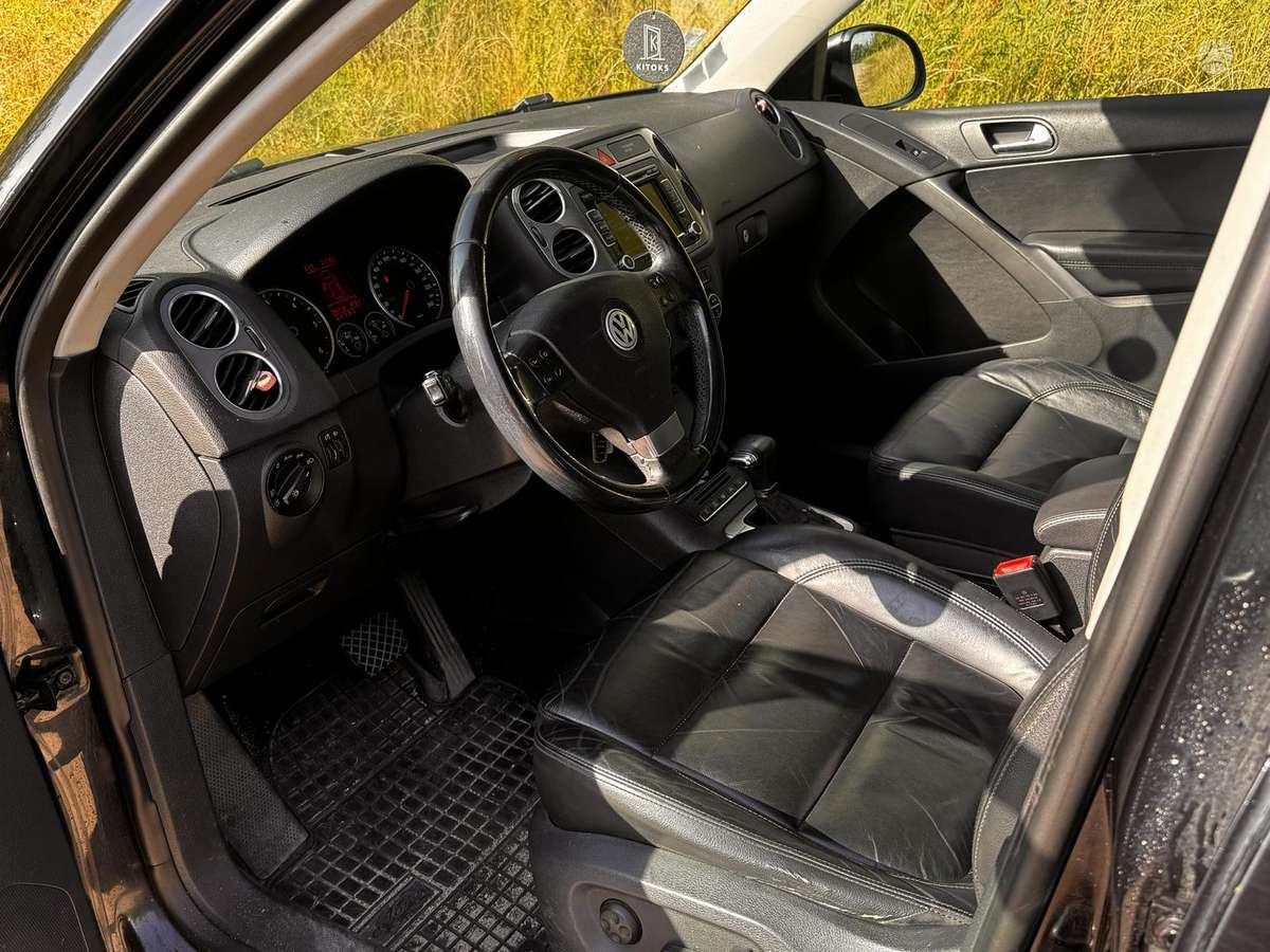 Volkswagen Tiguan 2009 — interior