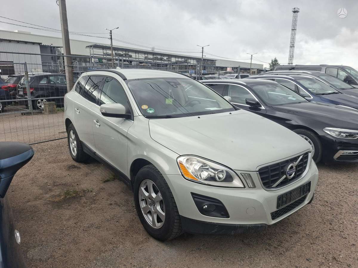 Volvo XC60 2009 — interior