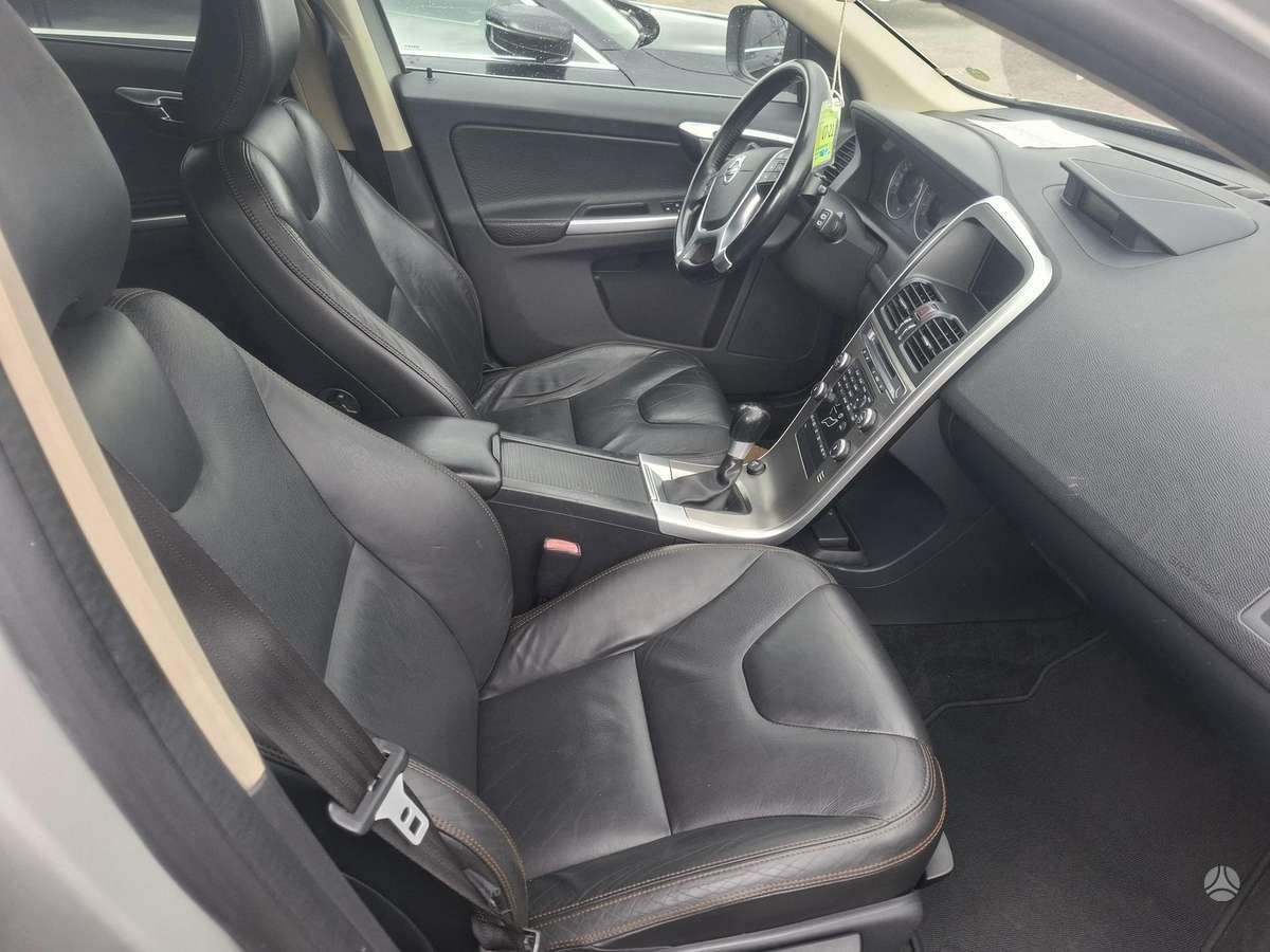 Volvo XC60 2009 — photo 7