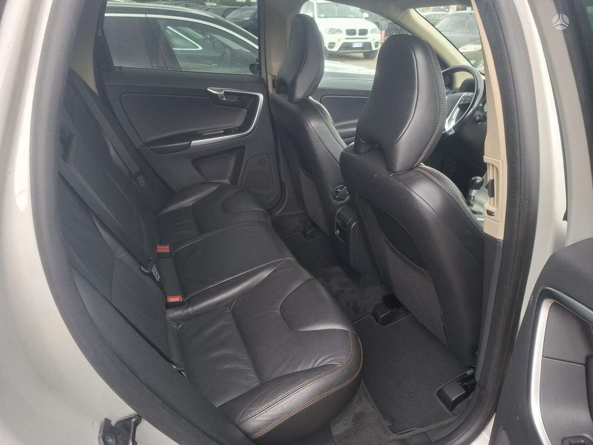 Volvo XC60 2009 — photo 8