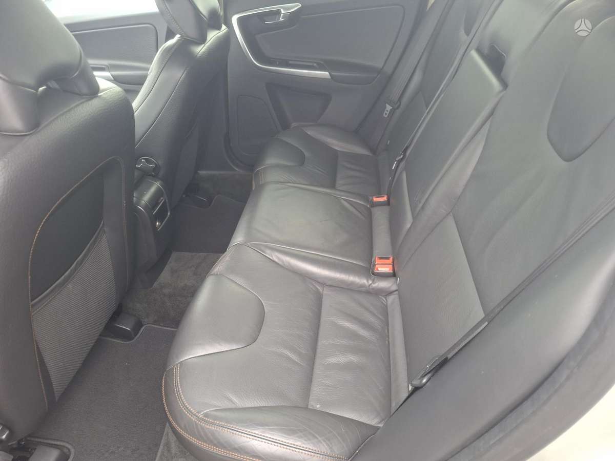 Volvo XC60 2009 — photo 9