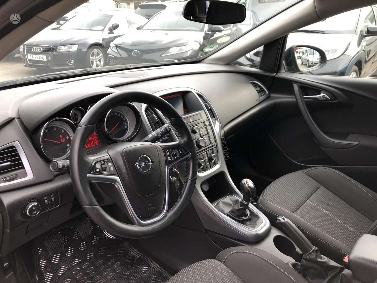 Opel Astra 2015 — фото 10
