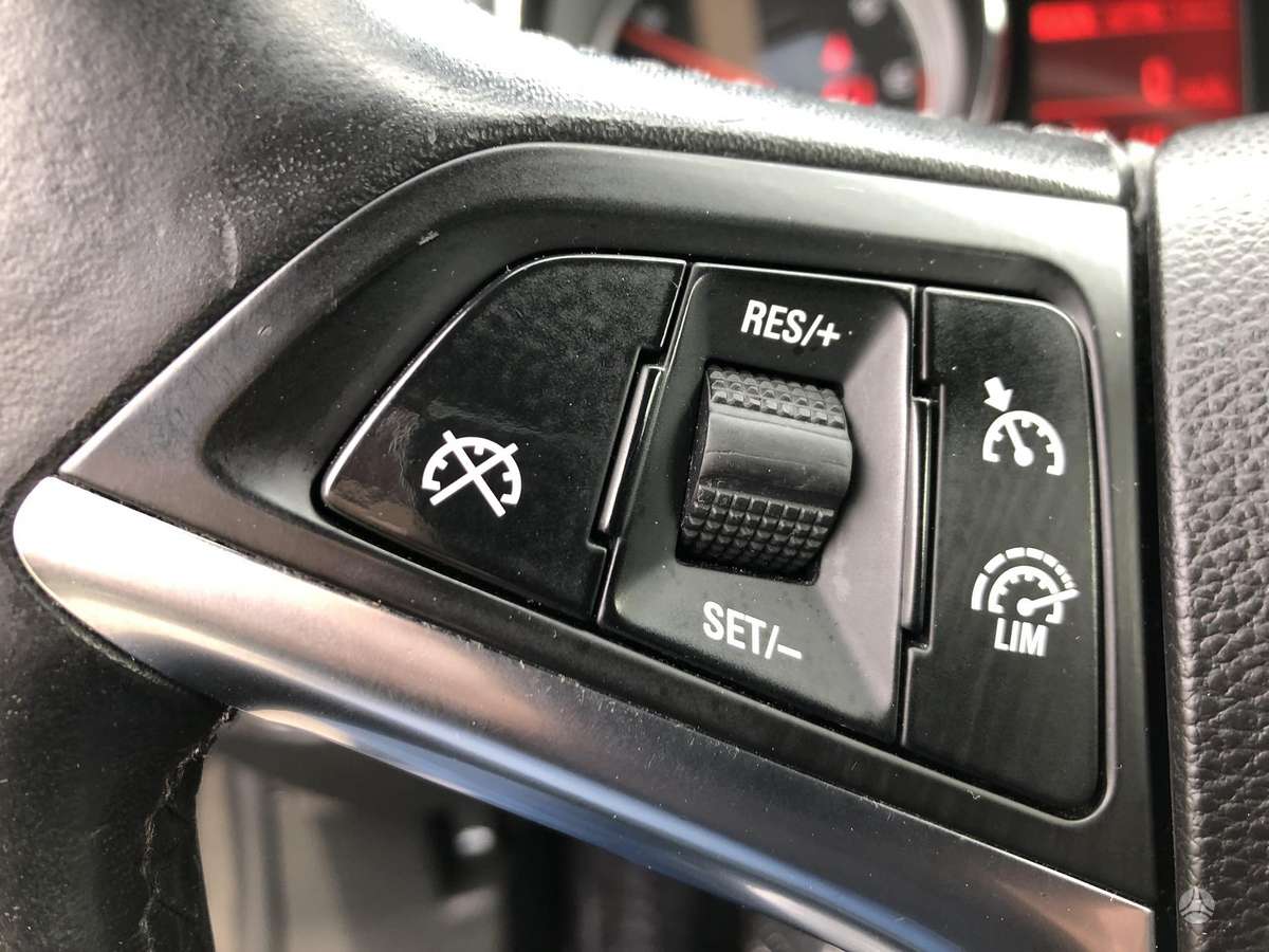 Opel Astra 2015 — фото 13