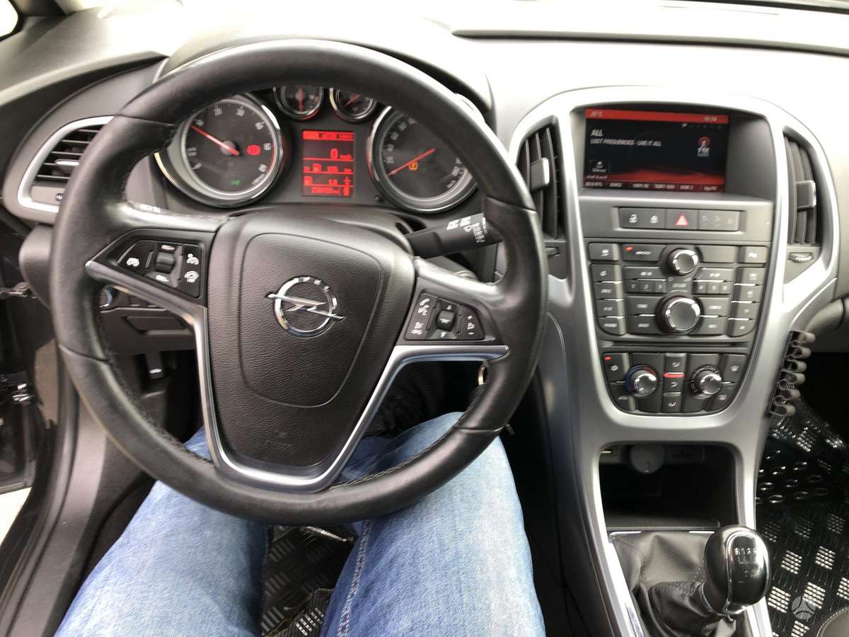 Opel Astra 2015 — фото 16