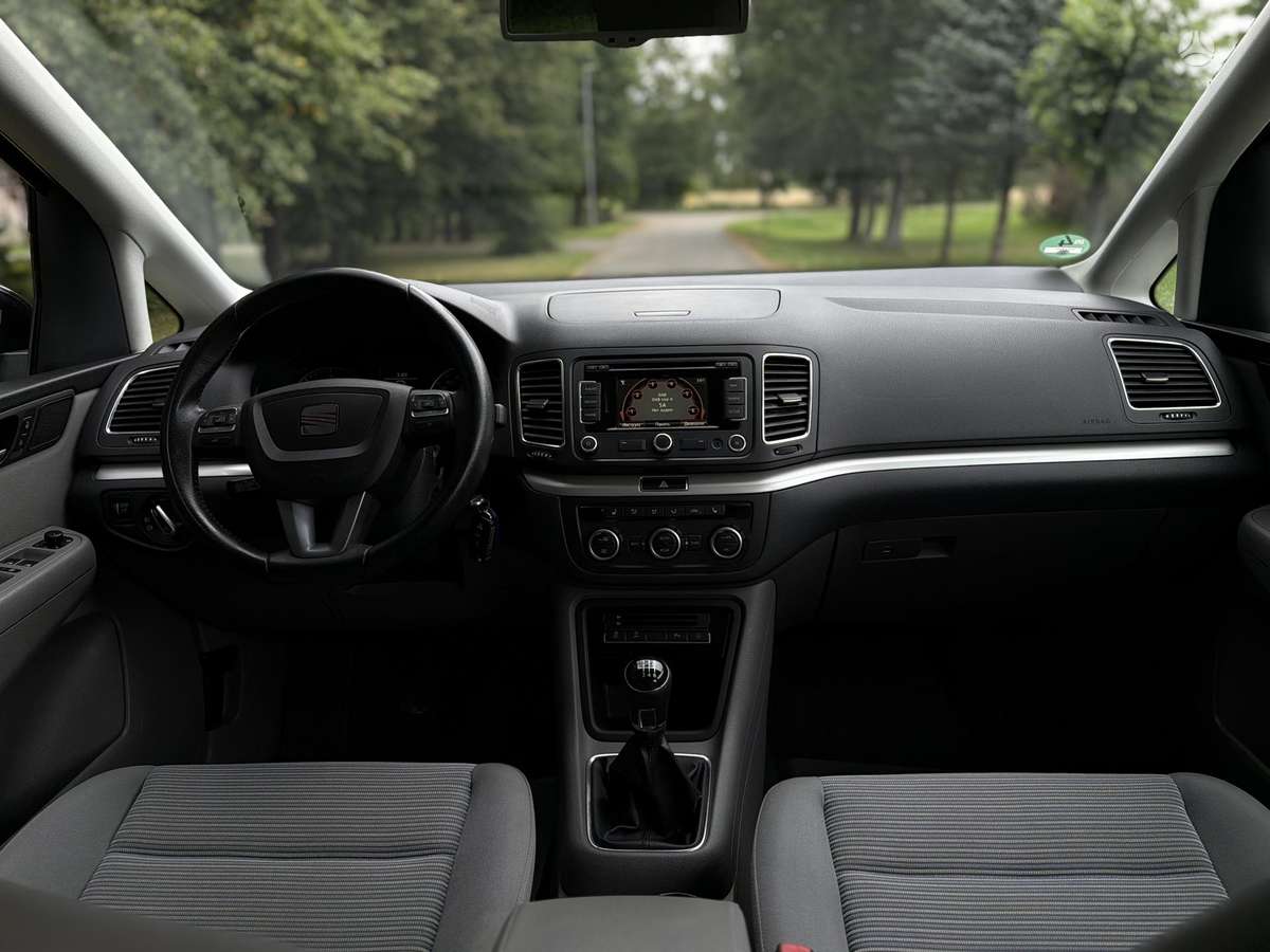 Seat Alhambra 2013 — photo 10