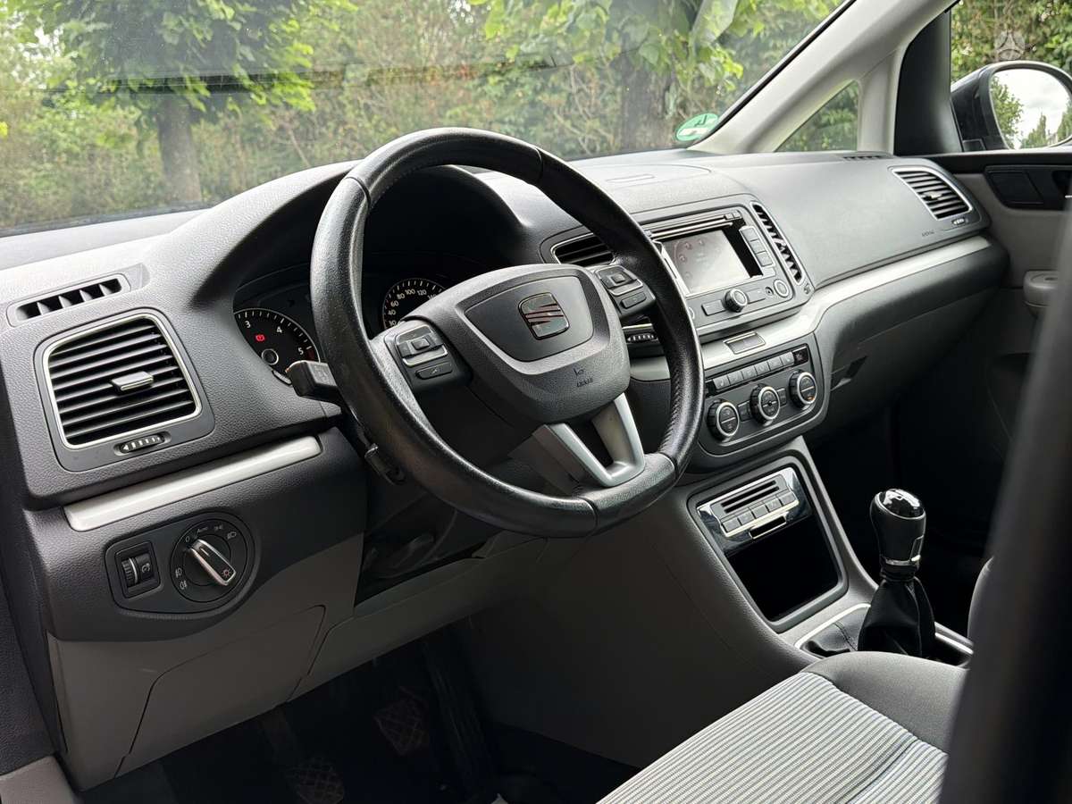 Seat Alhambra 2013 — photo 11