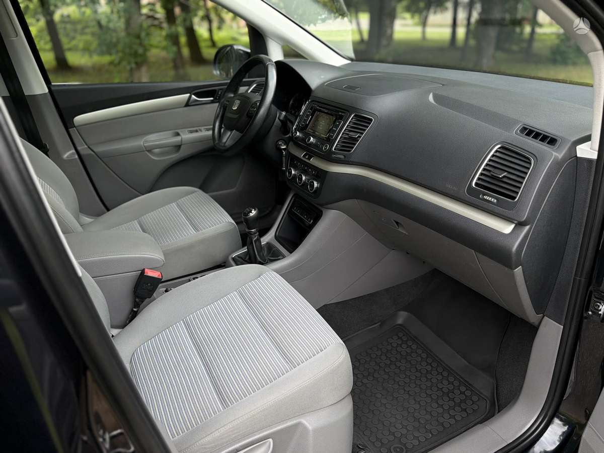 Seat Alhambra 2013 — photo 16