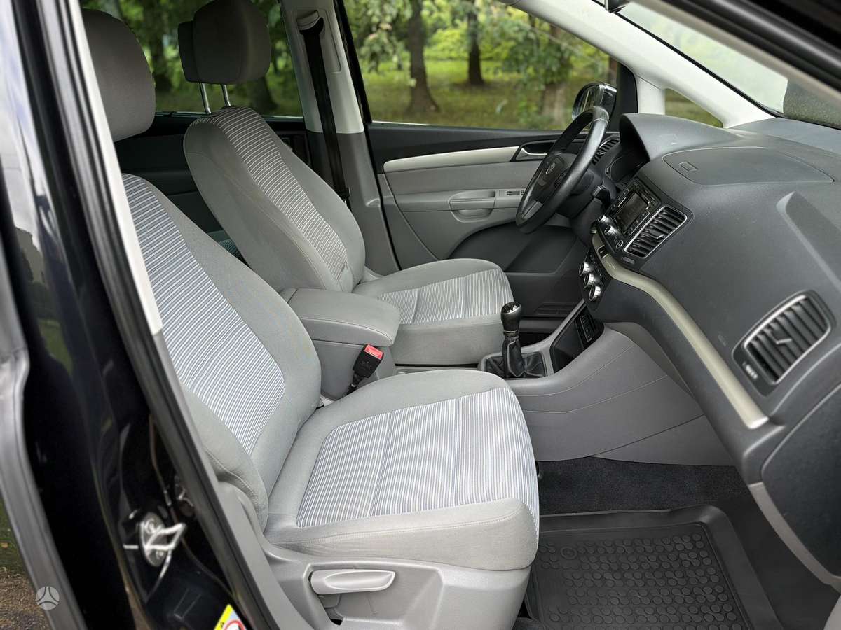 Seat Alhambra 2013 — photo 17