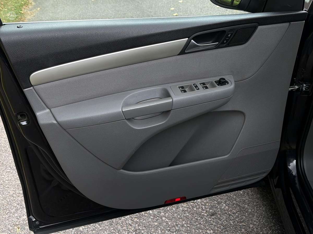Seat Alhambra 2013 — photo 19