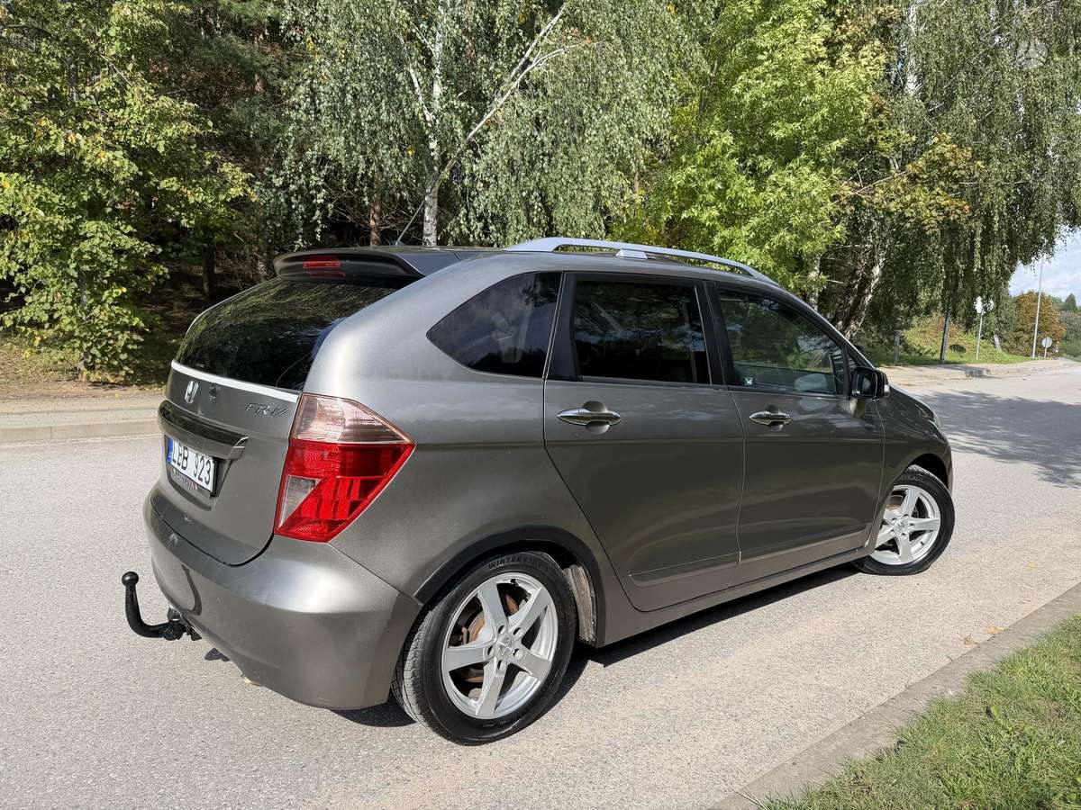 Honda FR-V 2007 — photo 10