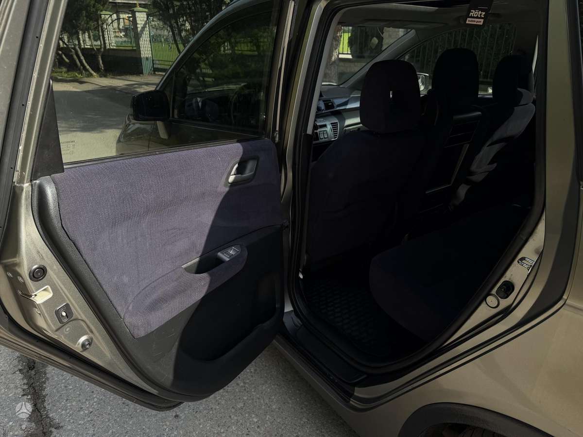 Honda FR-V 2007 — photo 16