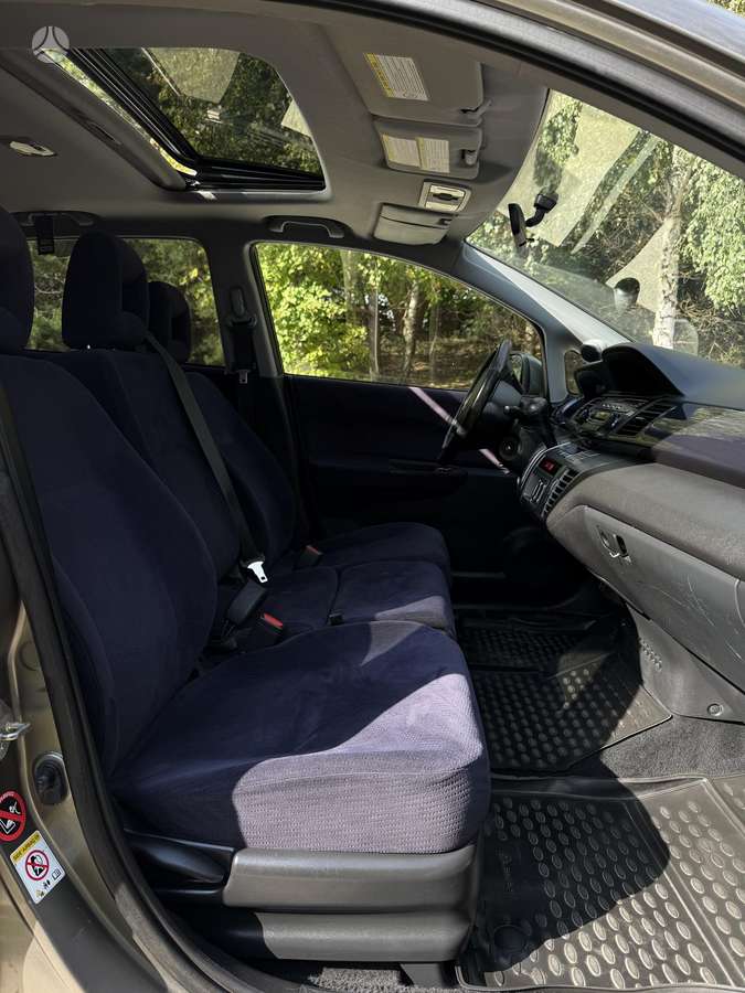 Honda FR-V 2007 — photo 22