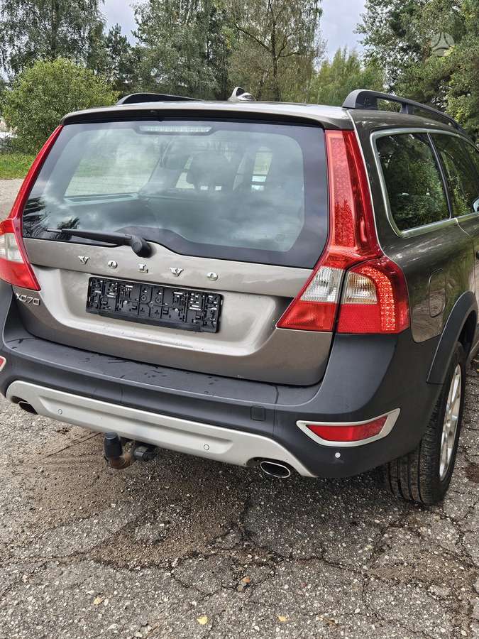 Volvo XC70 2011 — салон
