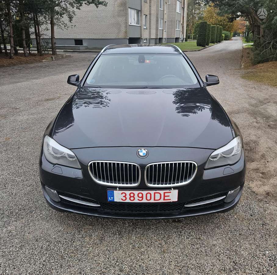 BMW 520 2012 — rear view
