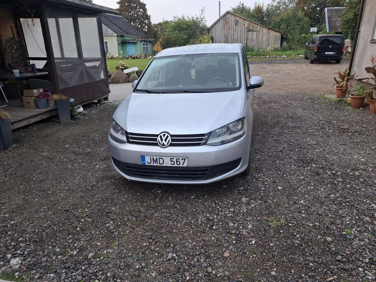 Volkswagen Sharan 2011 — вигляд ззаду