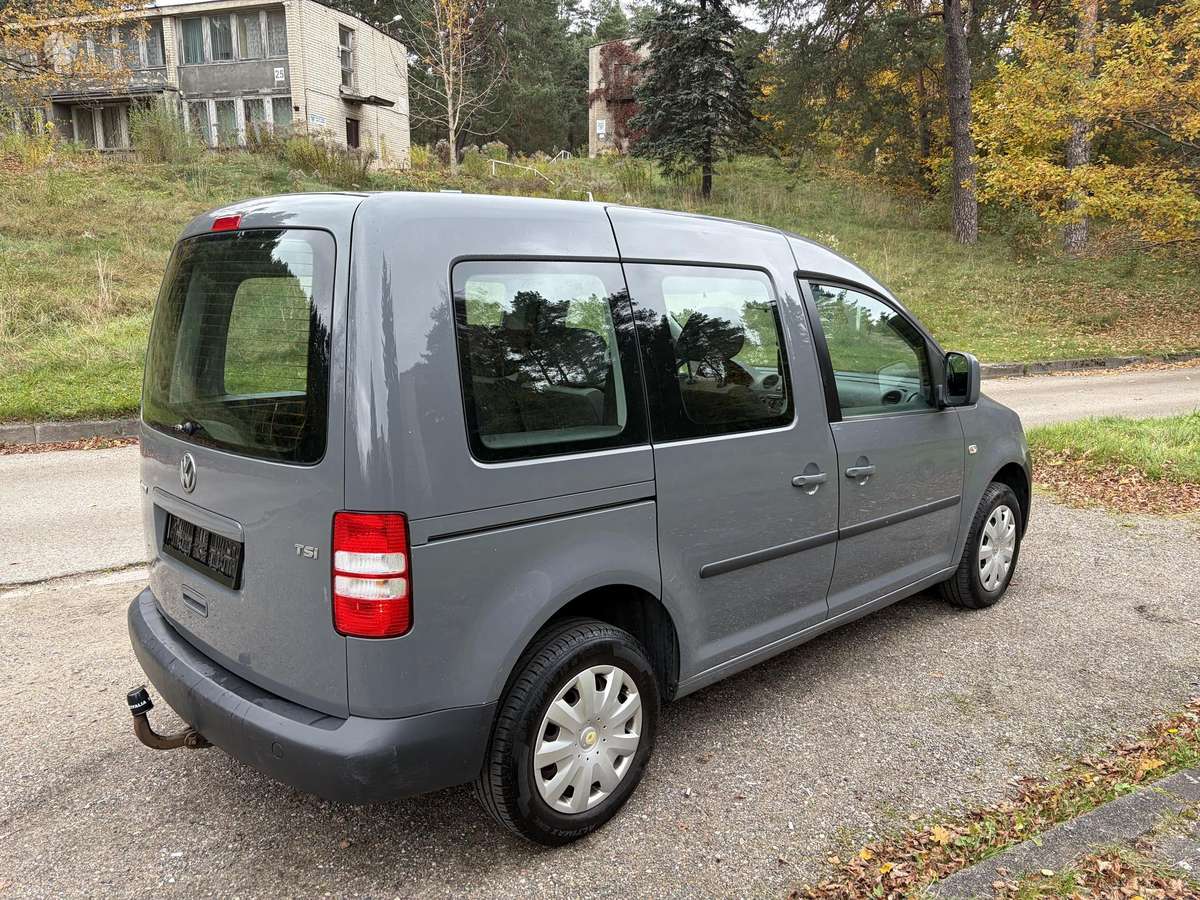 Volkswagen Caddy 2011 — салон