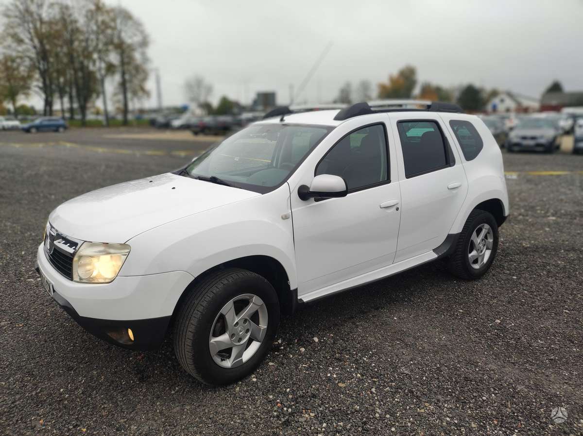 Dacia Duster 2011 — rear view
