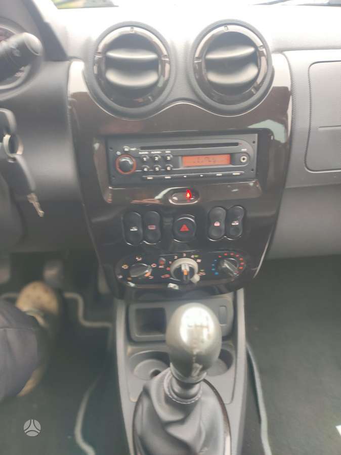 Dacia Duster 2011 — photo 9