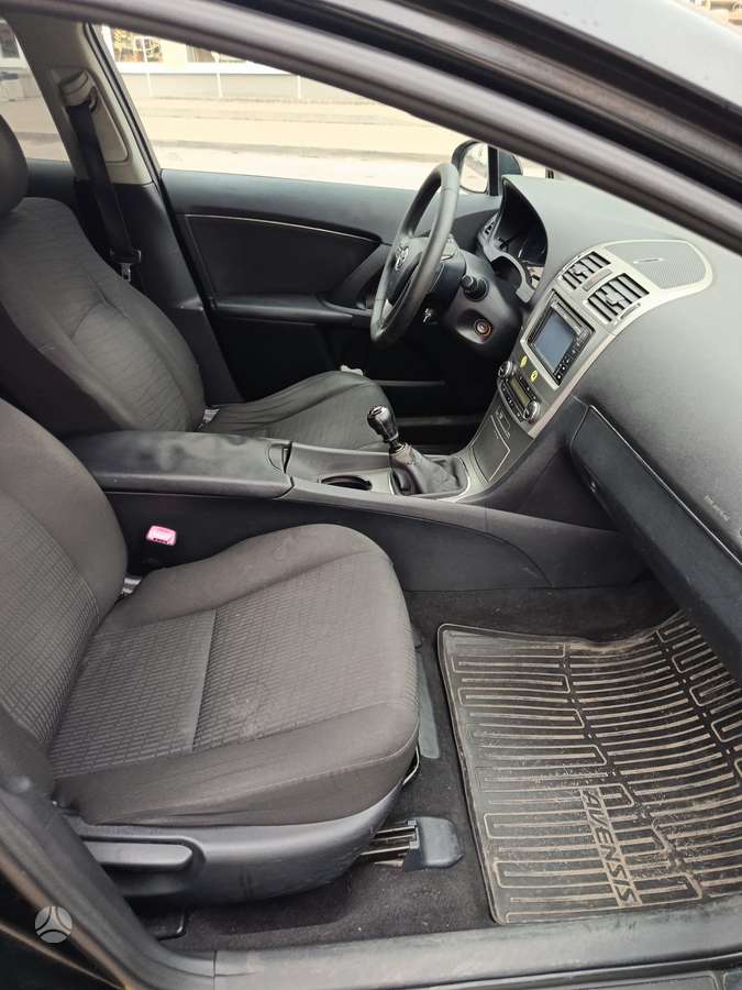 Toyota Avensis 2010 — photo 11