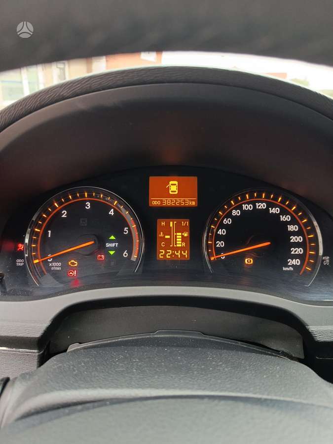 Toyota Avensis 2010 — photo 12