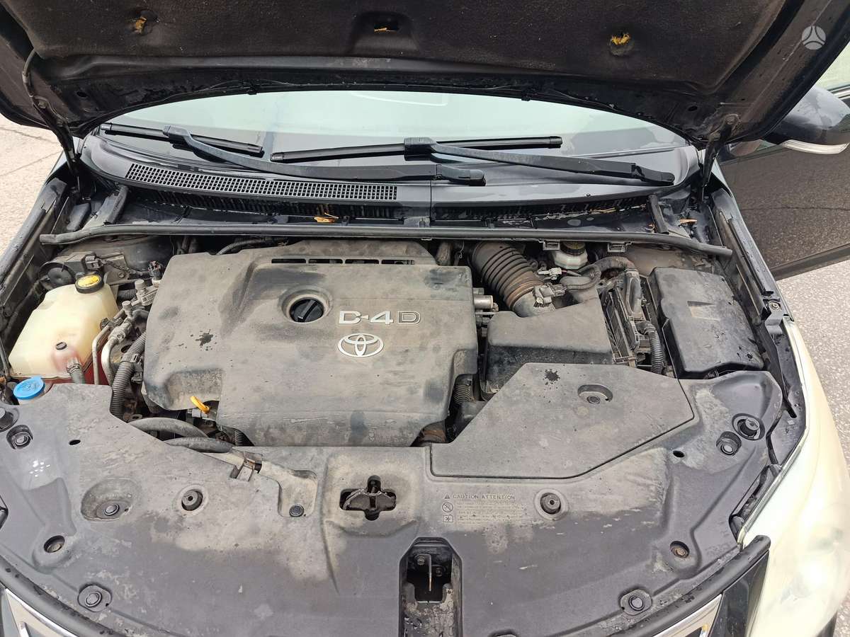 Toyota Avensis 2010 — photo 13