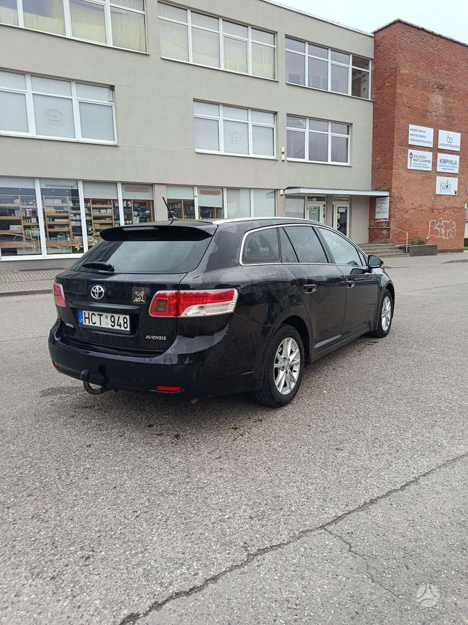 Toyota Avensis 2010 — engine 1995 cm³, 126 HP (93kW)