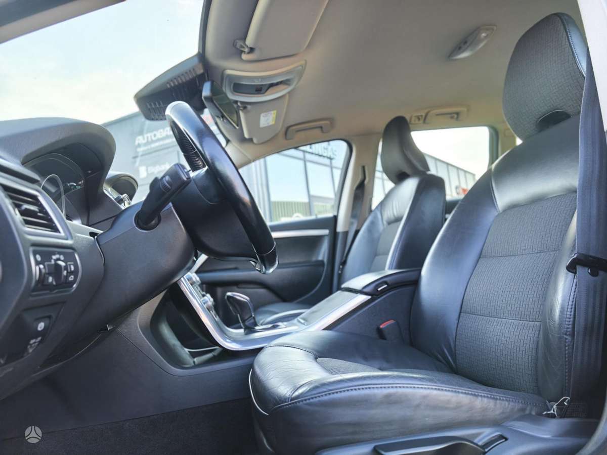 Volvo V70 2014 — photo 11