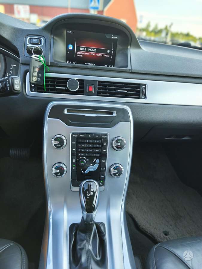 Volvo V70 2014 — photo 14