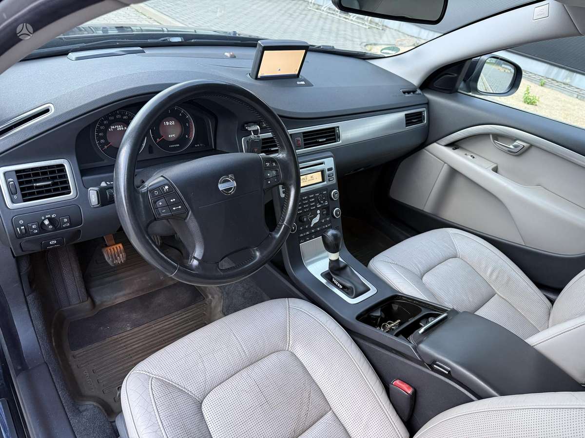 Volvo V70 2008 — photo 17
