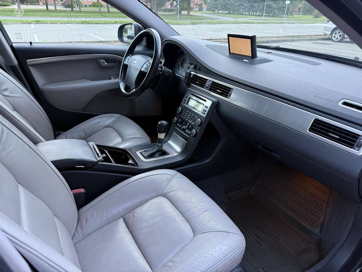 Volvo V70 2008 — photo 22