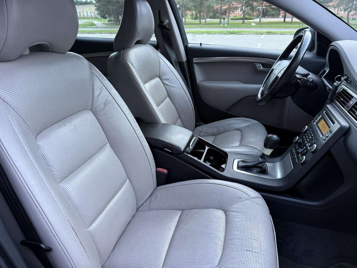 Volvo V70 2008 — photo 23