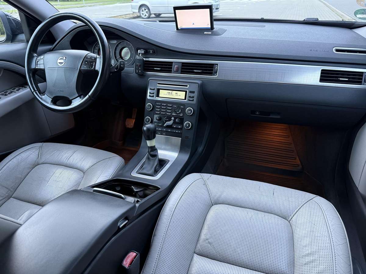 Volvo V70 2008 — photo 24