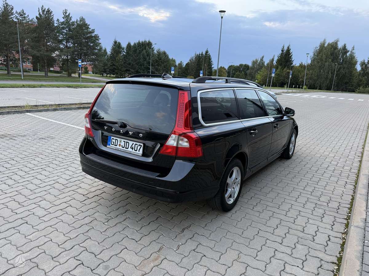 Volvo V70 2008 — interior