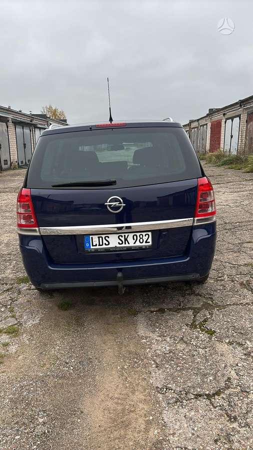 Opel Zafira 2012 — engine 1800 cm³, 140 HP (103kW)