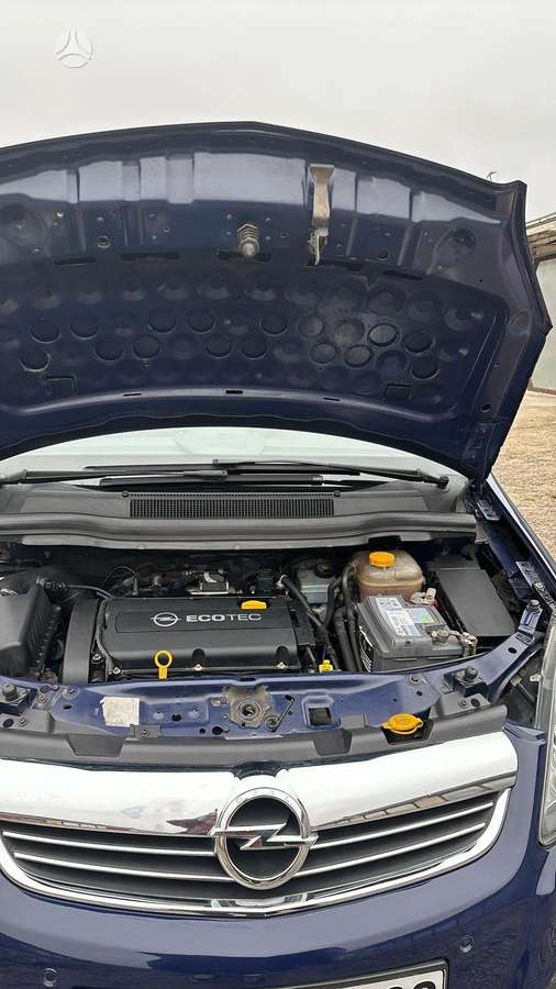 Opel Zafira 2012 — photo 6