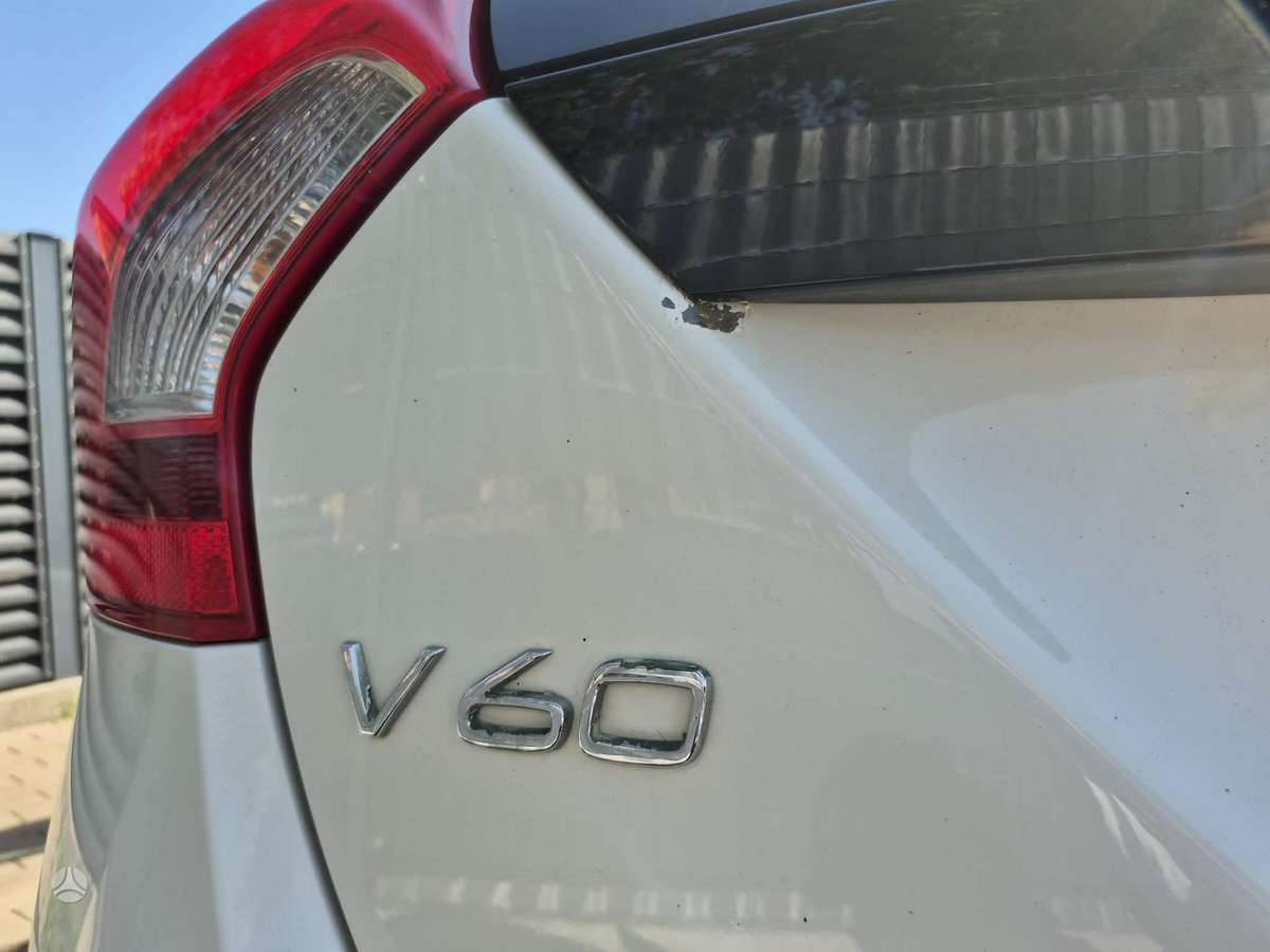 Volvo V60 2014 — photo 10