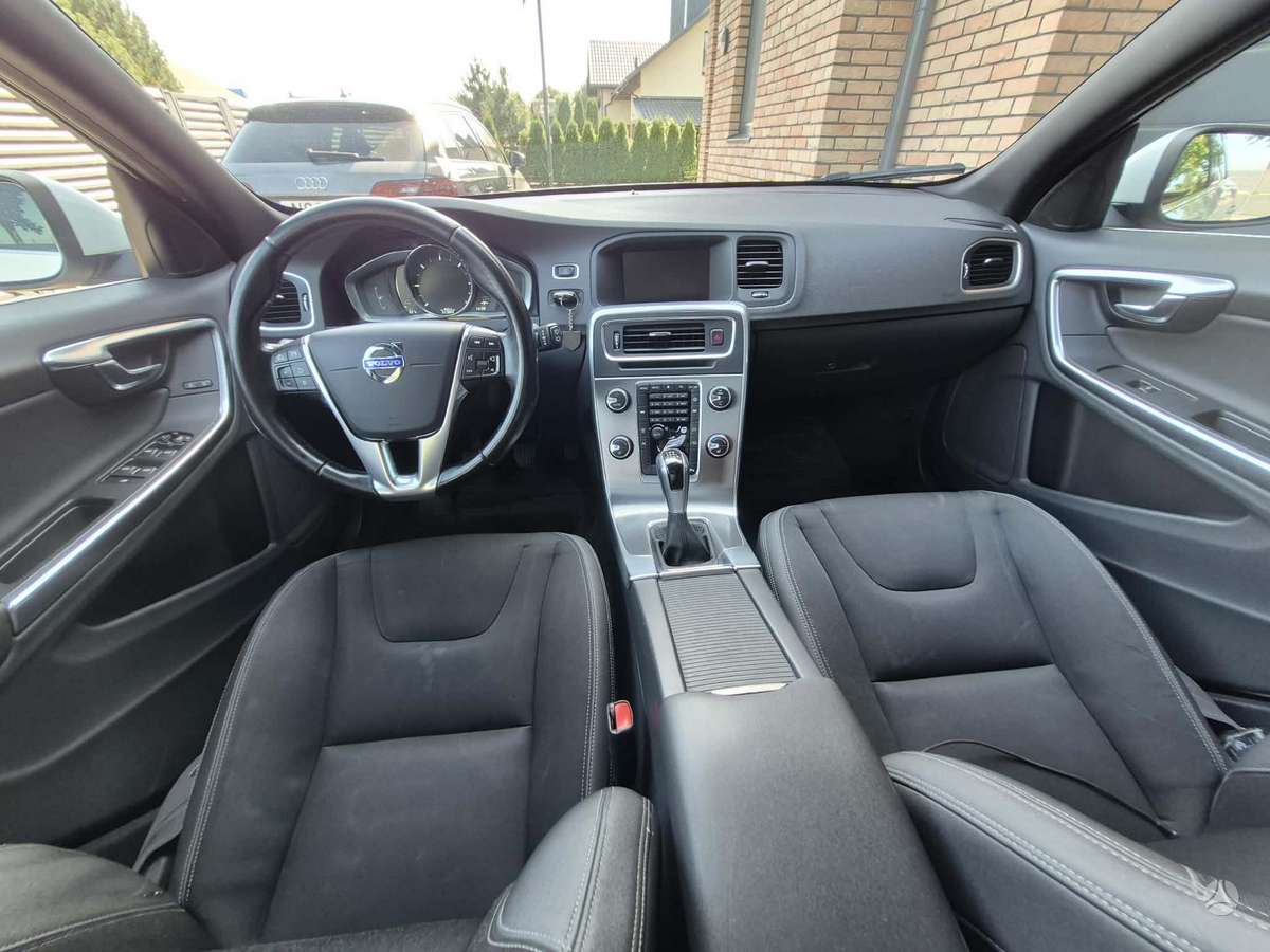 Volvo V60 2014 — photo 14