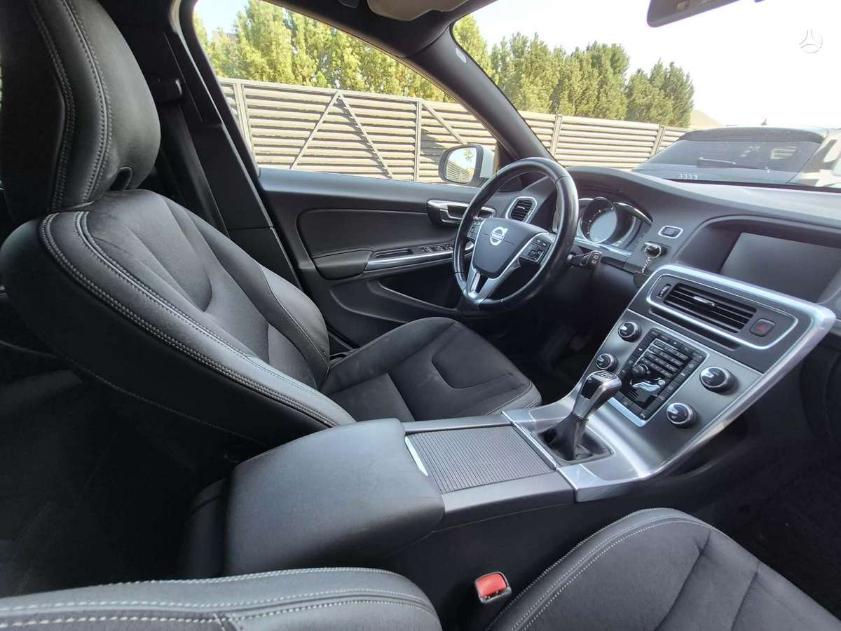 Volvo V60 2014 — photo 17