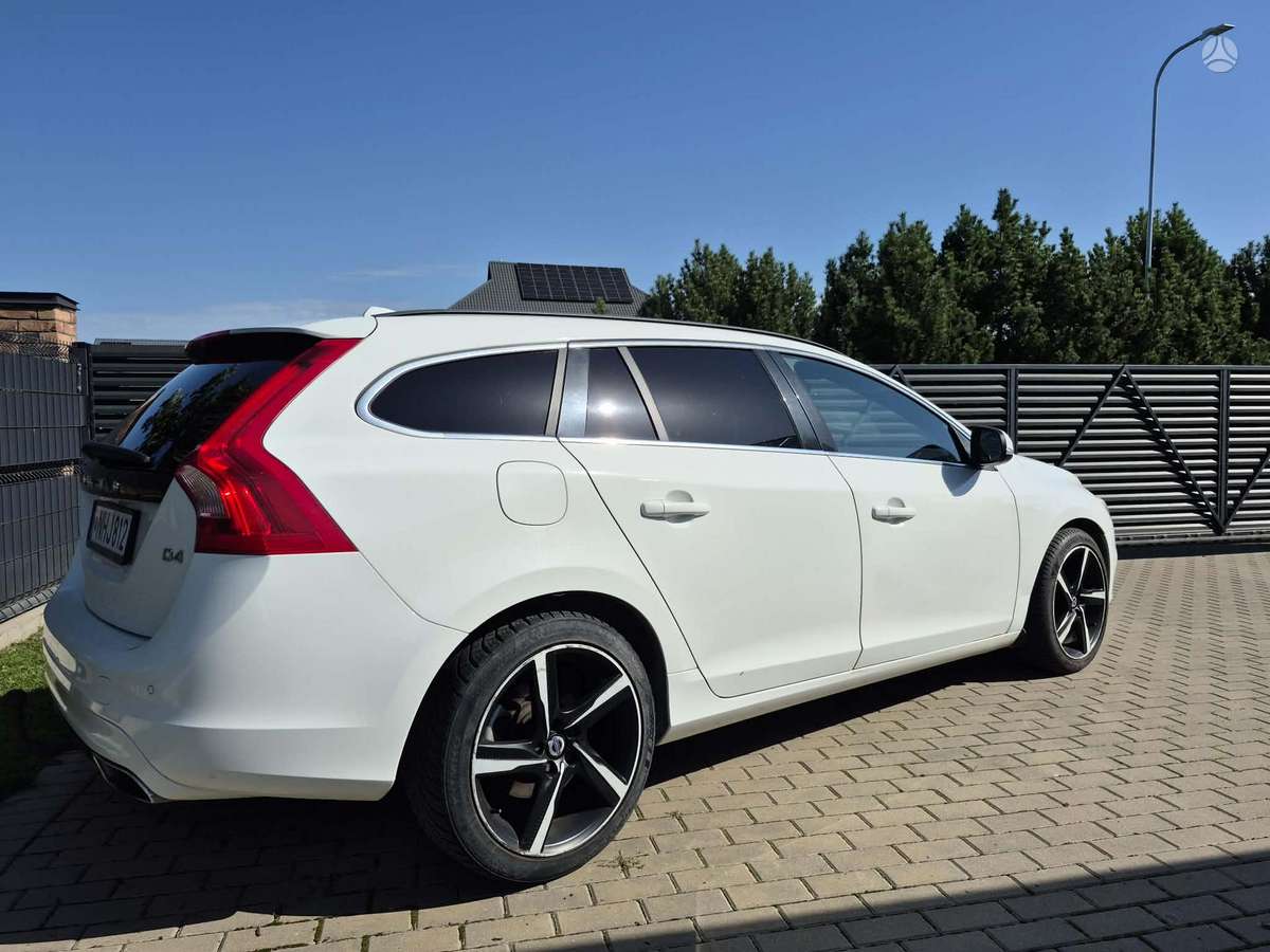Volvo V60 2014 — rear view