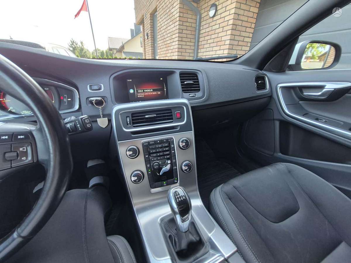 Volvo V60 2014 — photo 20